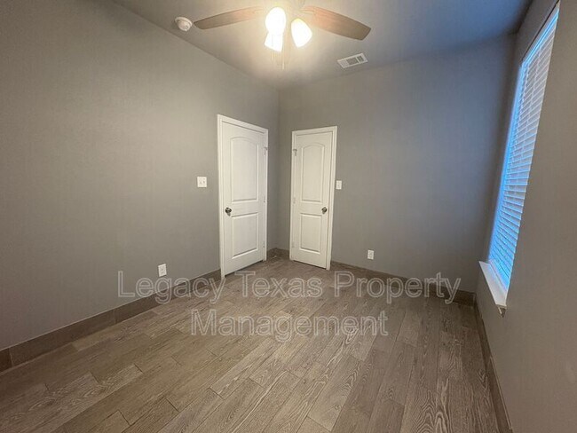 Building Photo - 216 Cleveland St