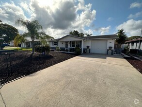 Building Photo - Beautiful 2 bedroom home with fenced in ba...