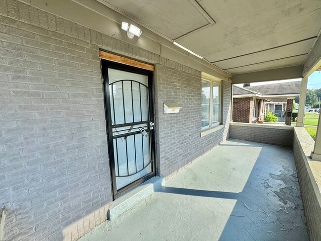 Building Photo - 1478 South Willet Street