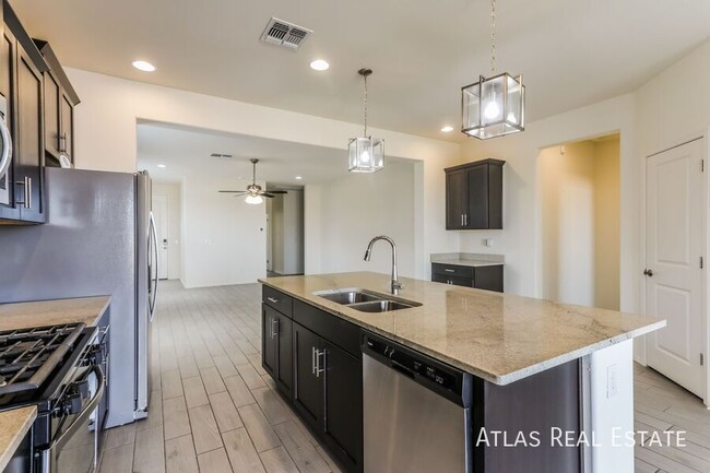Building Photo - 13038 N Murray Dr