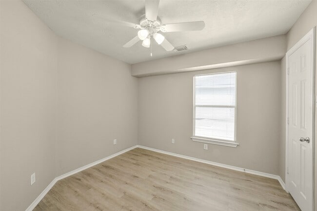 Building Photo - 171 N Burberry Park Cir