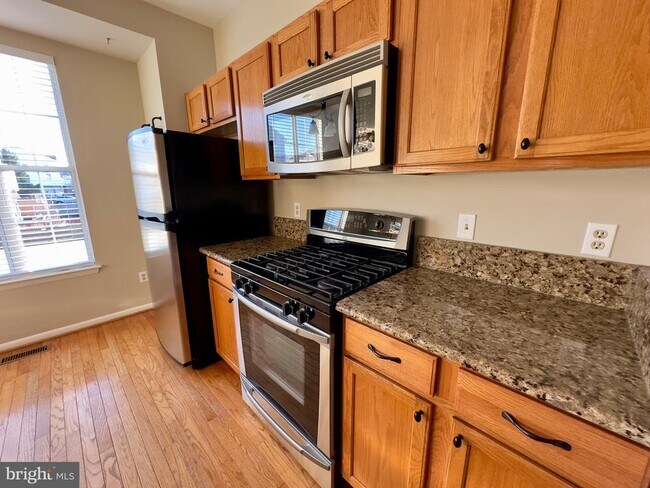 Building Photo - 44216 Mossy Brook Square
