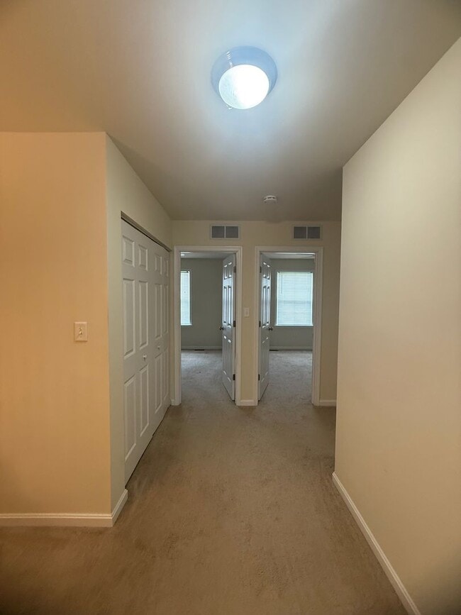 Building Photo - FOR RENT-Available Now! 3 Bed / 2.5 Bath Town-home