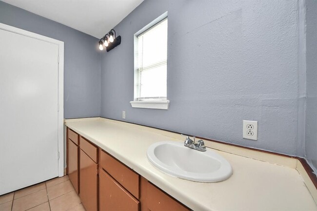 Building Photo - 13710 Brownsville St