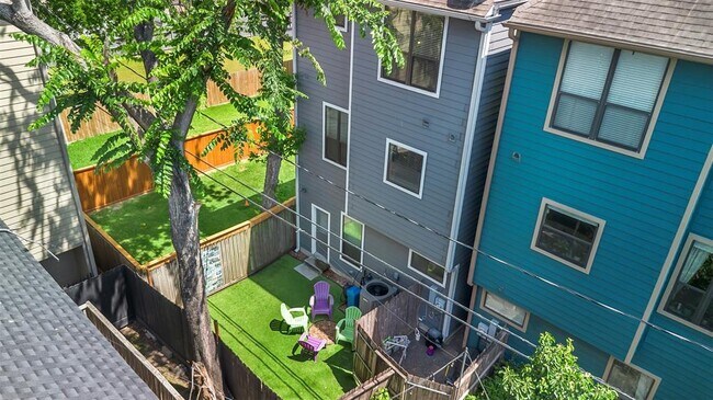 Building Photo - 615 W 27th St