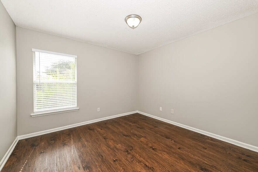 Building Photo - 14027 Crestwick Dr W