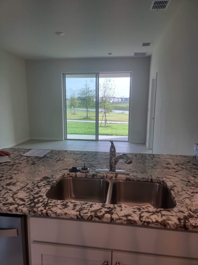 Building Photo - 5385 Sunshine Dr