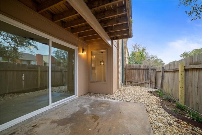 Building Photo - 2600 Penny Ln