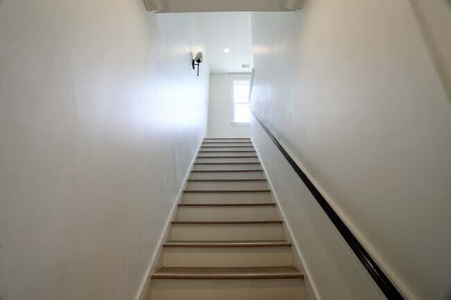 Building Photo - 406 Shakespeare Ln