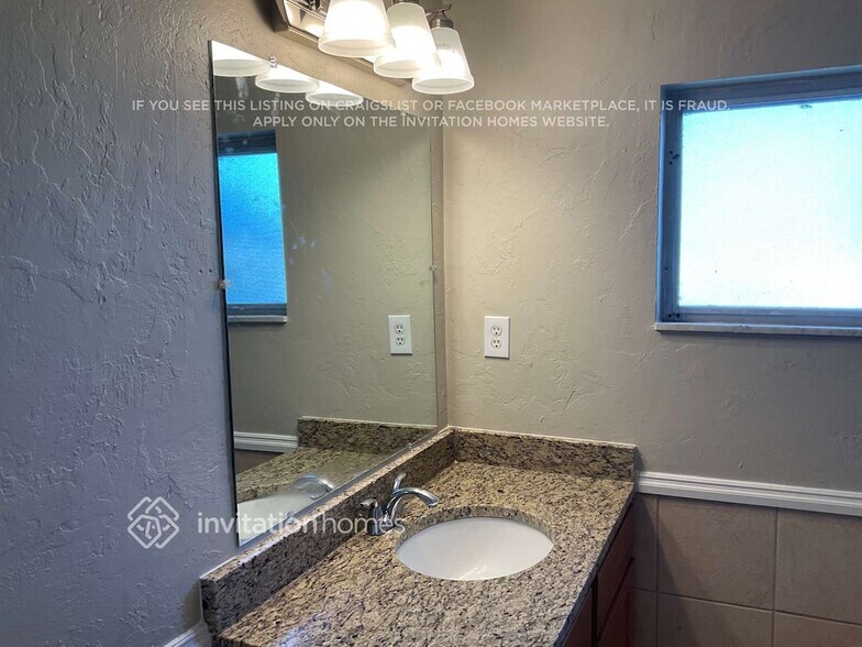 Building Photo - 222 SE 43rd St