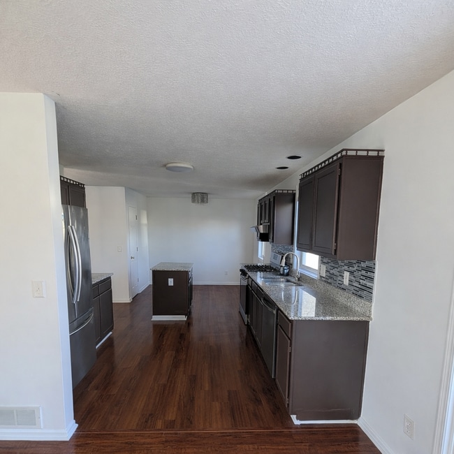 Building Photo - 6645 Queens Park Ave