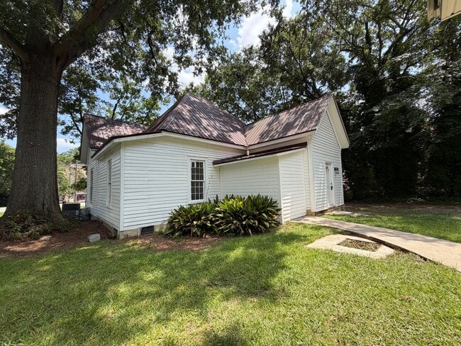Building Photo - 153 Gholston St