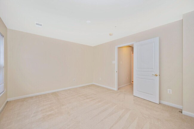 Building Photo - Desirable Two Level Condo For Lease - Not Pet Friendly