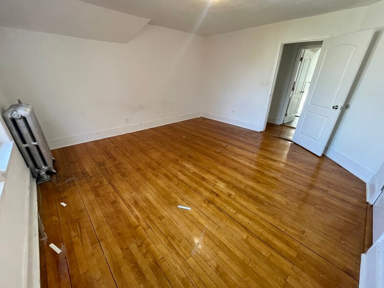 Building Photo - 91 Devon St