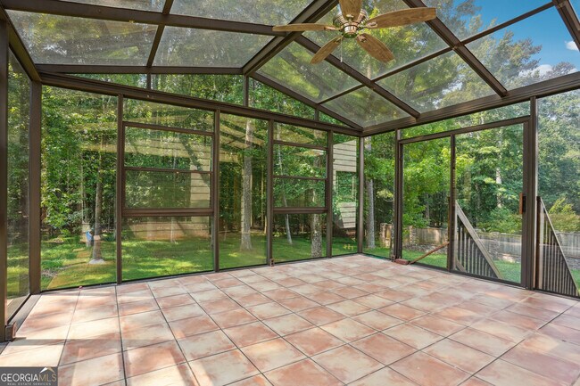 Building Photo - 5206 Clearwater Dr SW
