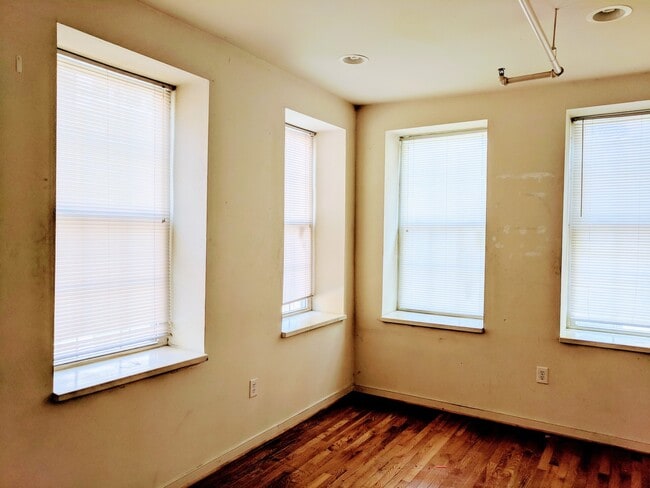 Building Photo - 517 N Harrison St