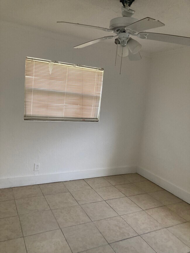 Building Photo - 416 Margie Ln