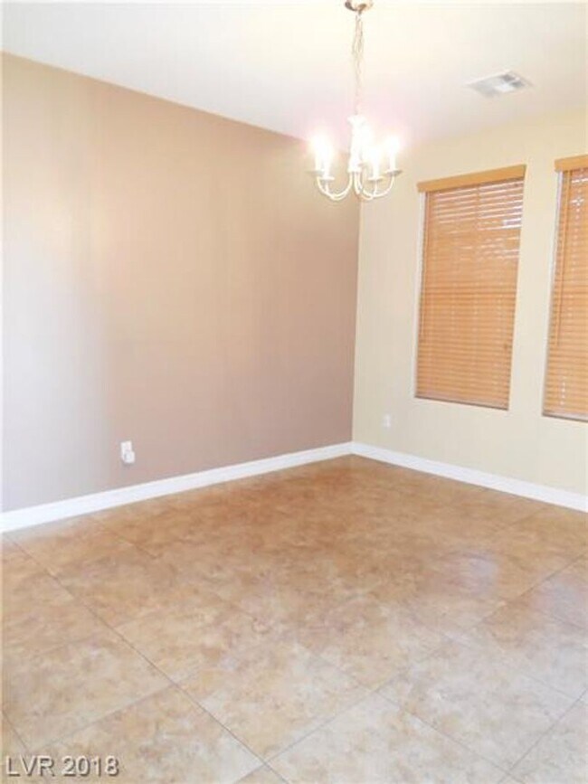 Building Photo - Gorgeous 3000+ Square Foot Bedroom!