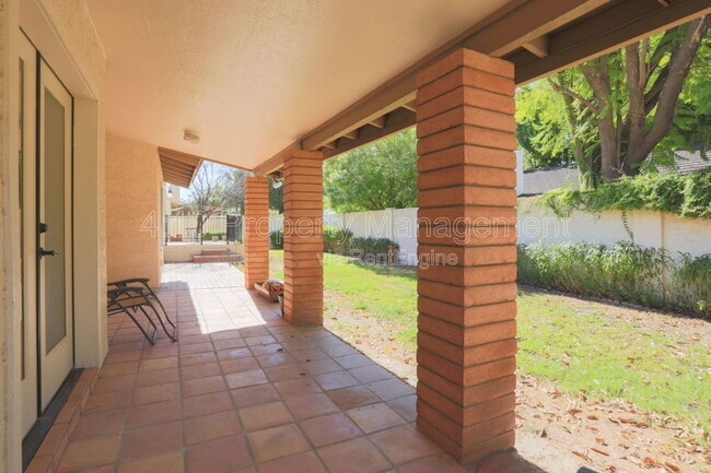 Building Photo - 951 E Leeward Ln