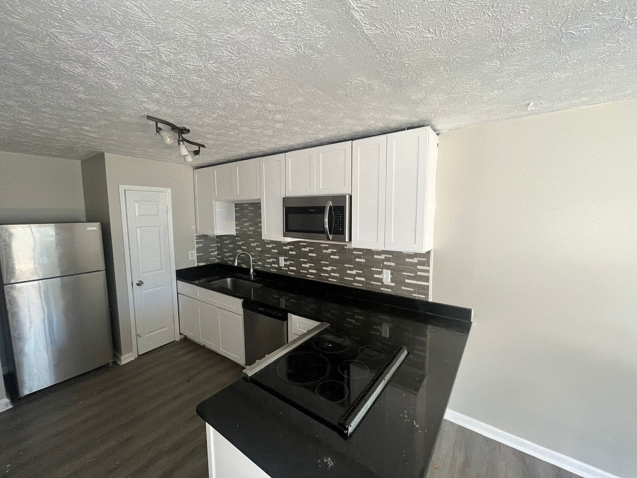 Building Photo - 7560 Taylor Rd