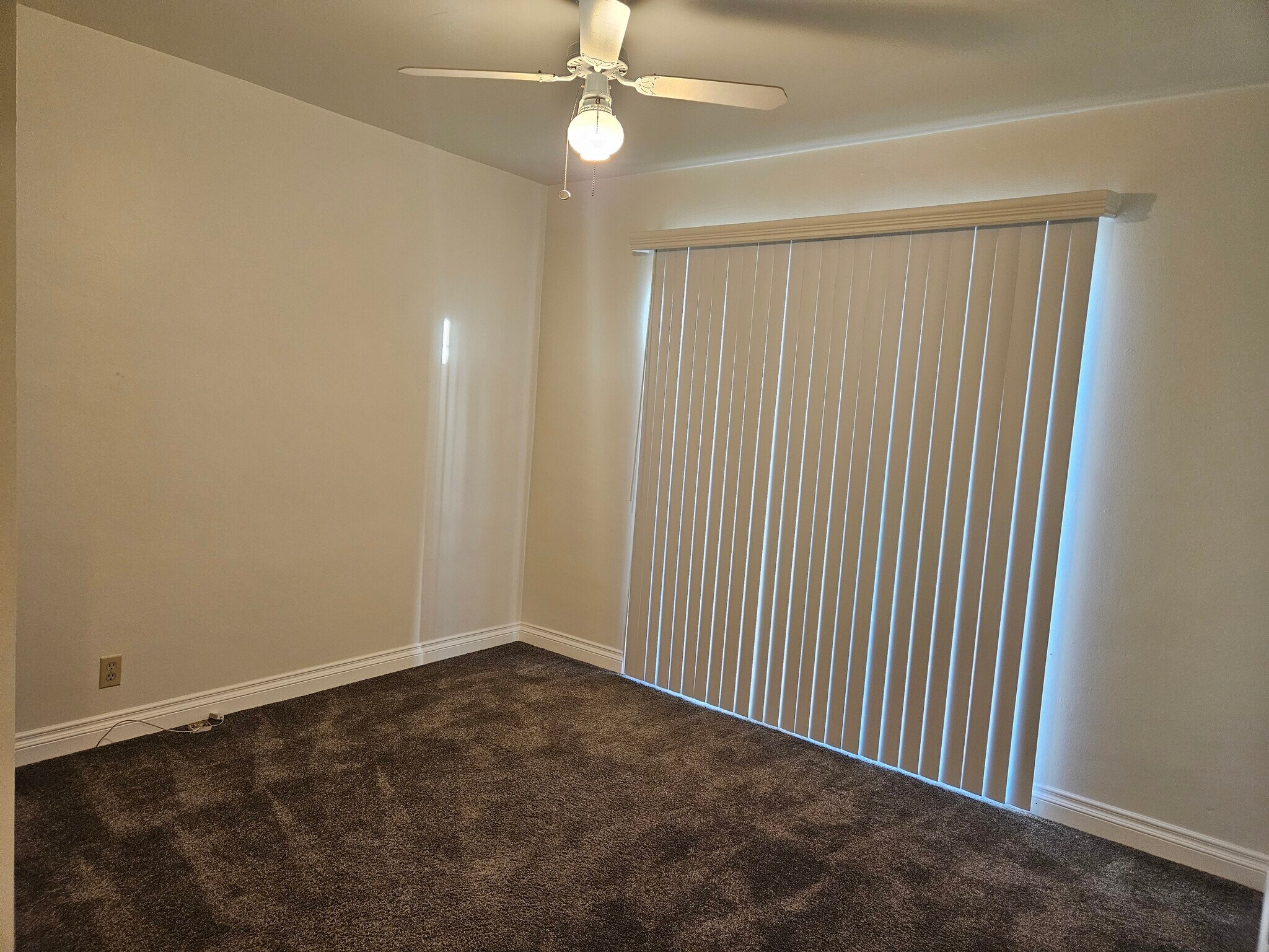 Building Photo - 9966 Glencrest Cir