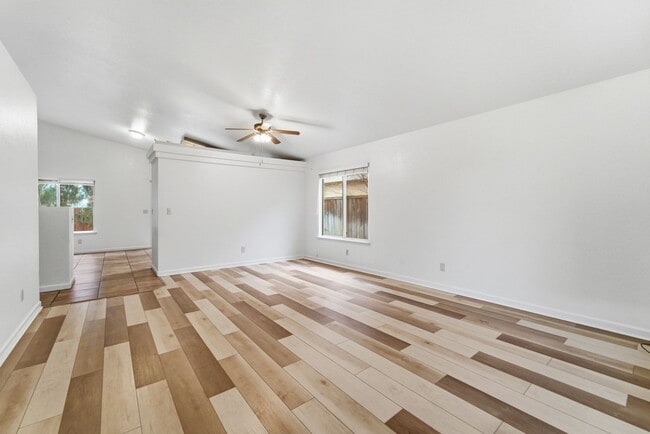 Building Photo - Olivehurst Living: 4 Beds, 2 Baths with Easy Commuting