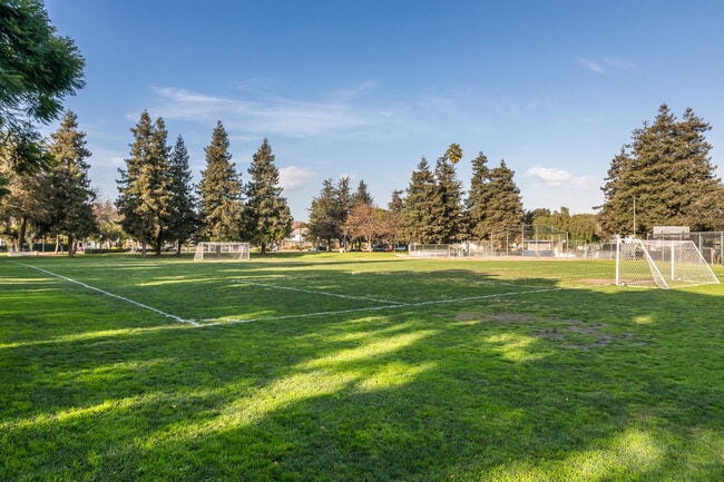 Building Photo - 9768 W Olympic Blvd