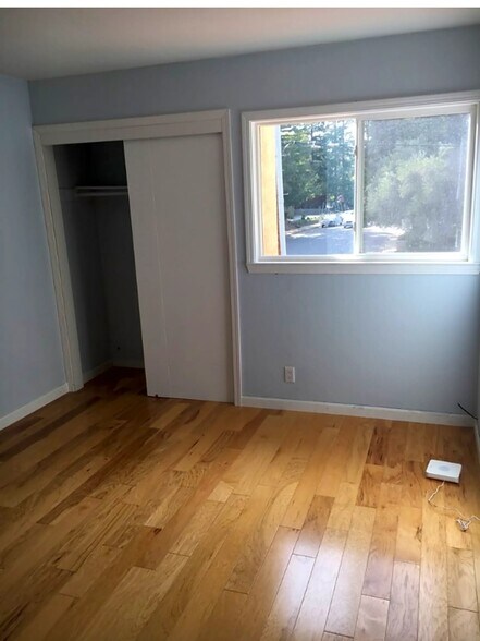 Building Photo - 135 Flame Dr