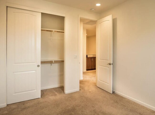 Building Photo - 39872 Sawyer Terrace