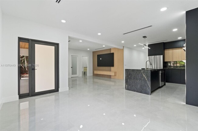 Building Photo - 4800 SW 61st Ave