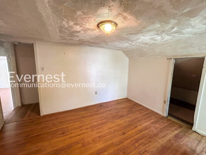 Building Photo - 305 N Boundary St