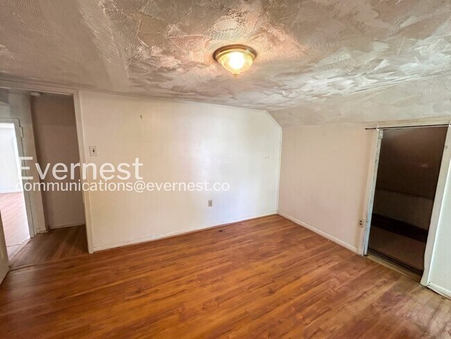 Building Photo - 305 N Boundary St