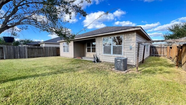 Building Photo - 6906 Clover Walk Ln