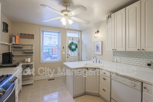 Building Photo - 813 S Belnord Ave