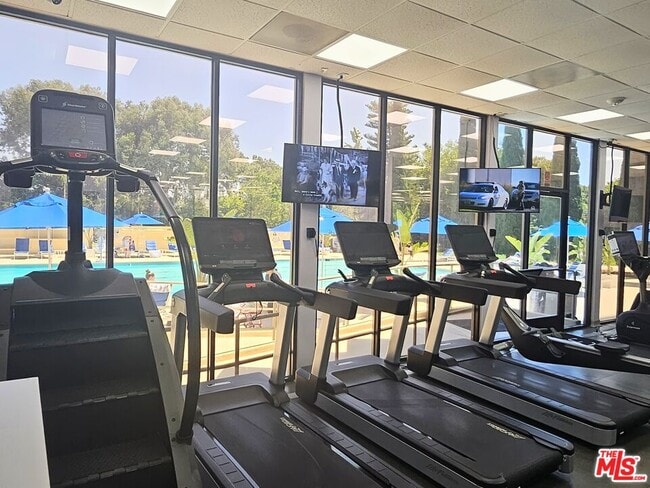 Building Photo - 2160 W Century Dr