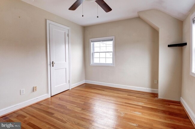 Building Photo - 1300 N Taylor St