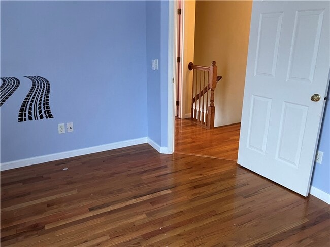 Building Photo - 120 Hummingbird Way