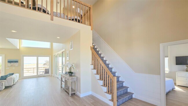 Building Photo - 825 Dune Rd