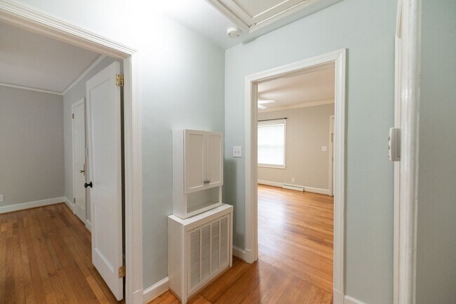 Building Photo - Lovely, Updated 3-Bedroom, 1-Bath Home in Greensboro w/ Fenced Yard
