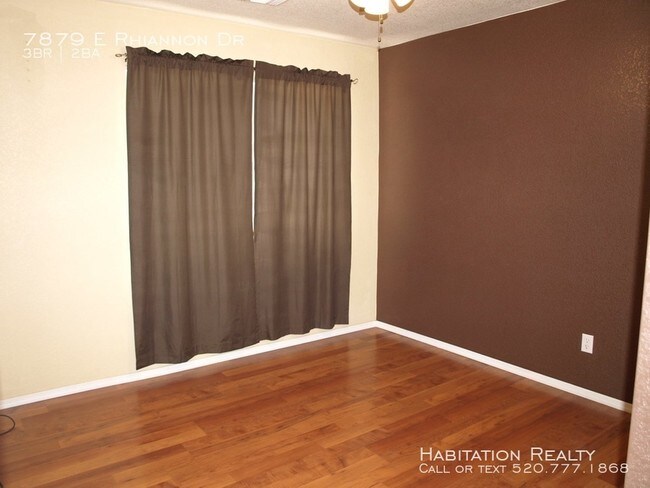 Building Photo - 3 Bedroom Home in Pantano Heights w/ Pool