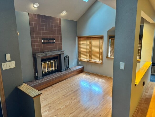 Building Photo - 1074 Cunningham Dr