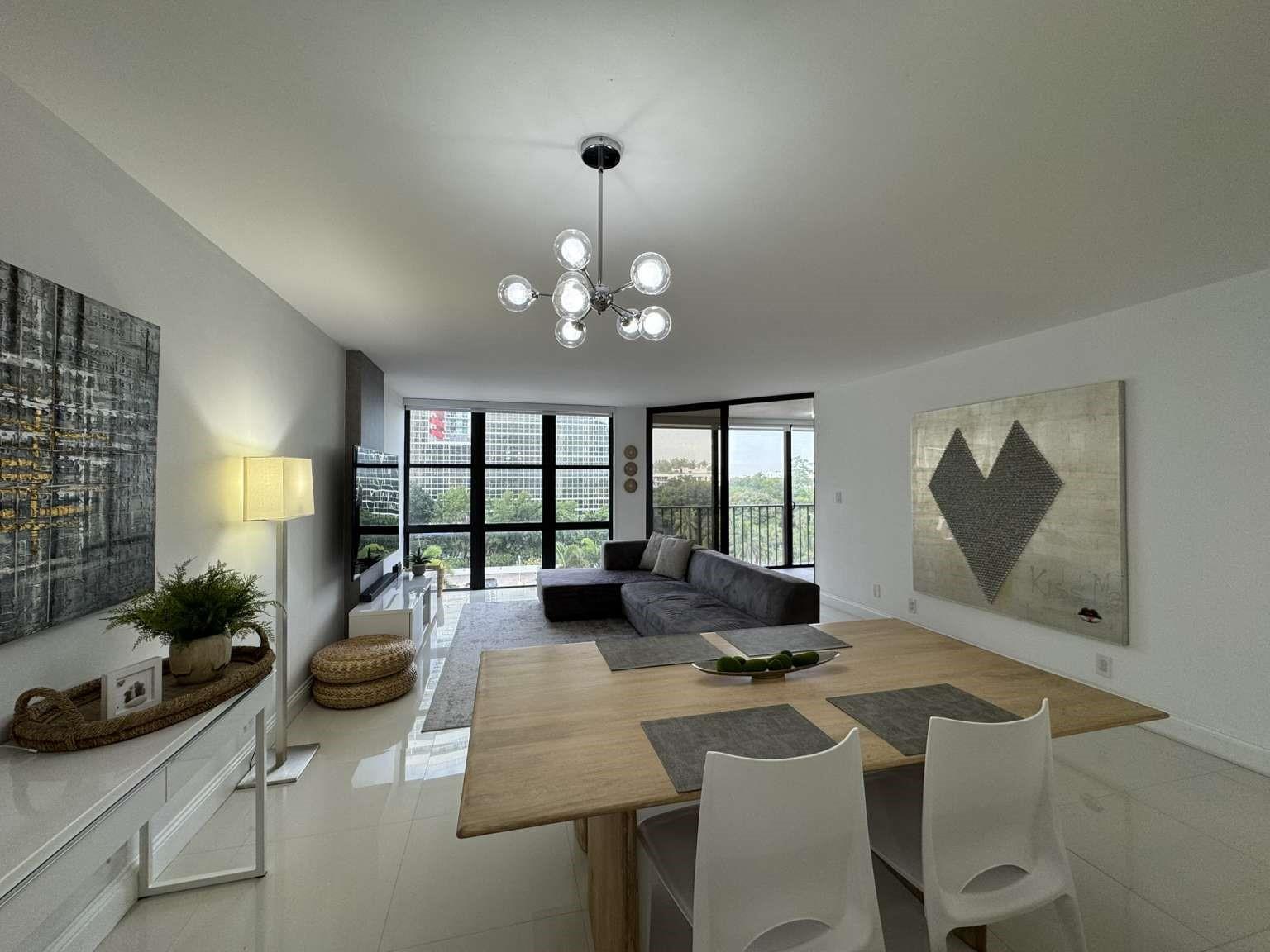 Building Photo - 1915 Brickell Ave