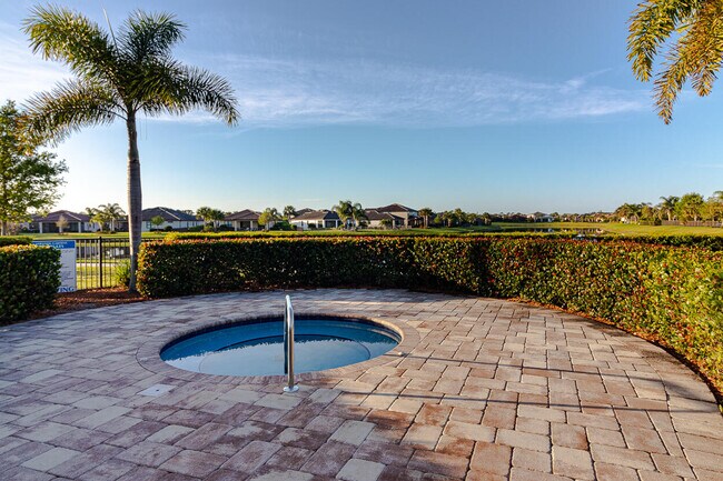 Building Photo - 740 S E Boboli Way