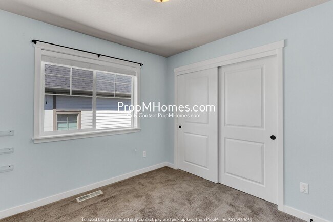Building Photo - Three Level Home in Villebois - 4 Bedrooms!