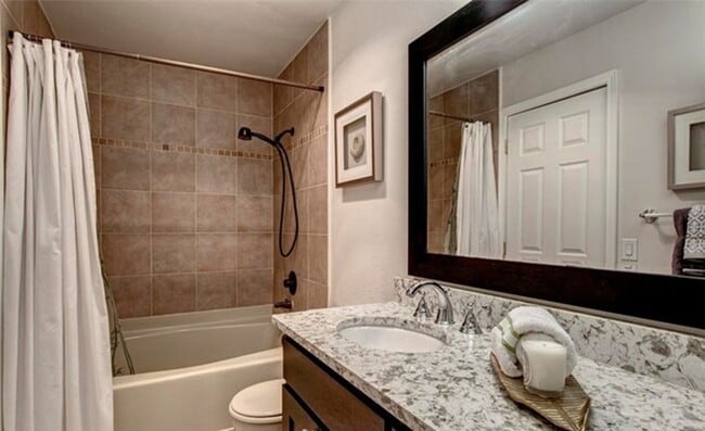 Building Photo - Beautiful Home located near Juanita Bay Water Front with 2 Bed and 2 Bath