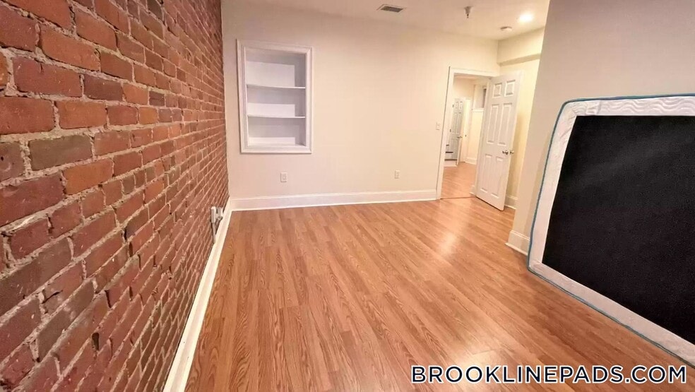 Building Photo - 1203 Beacon St