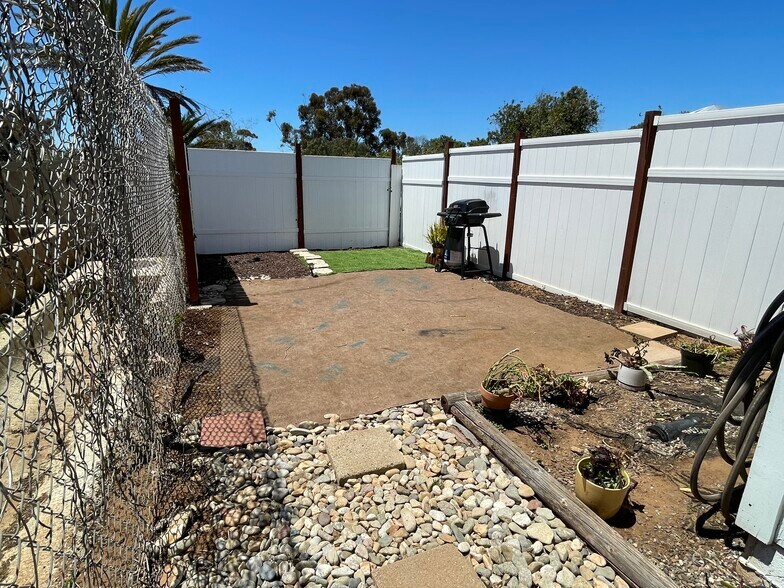 Building Photo - 2347 Pio Pico Dr