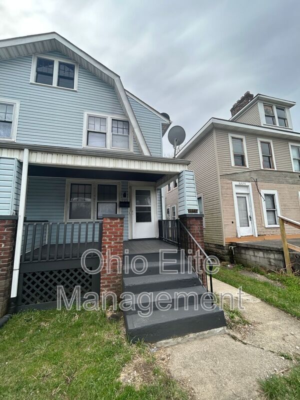 Building Photo - 2229 E 5th Ave