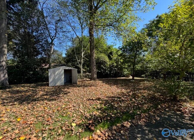 Building Photo - 10011 Strong Dr SE