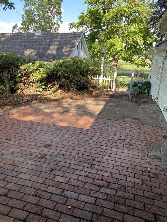 Building Photo - 7020 Brown Rd